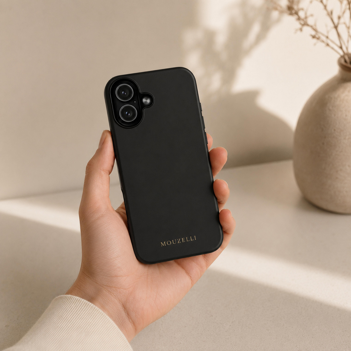 MOUZELLI Tough Phone Case Signature Logo Noir lifestyle mockup